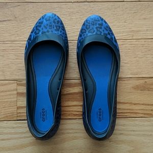 CROCS - Women's Size 7 Flats
